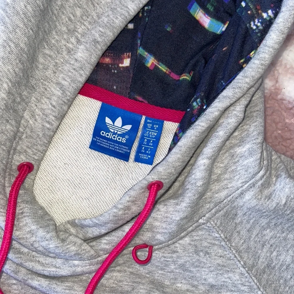Small Adidas hoodie - Picture 2 of 3